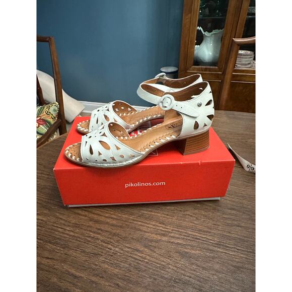 Pikolinos  Melilla Doe Cut Leather Sandals Flate Heel Buckle Closure Size 39 - Picture 8 of 8